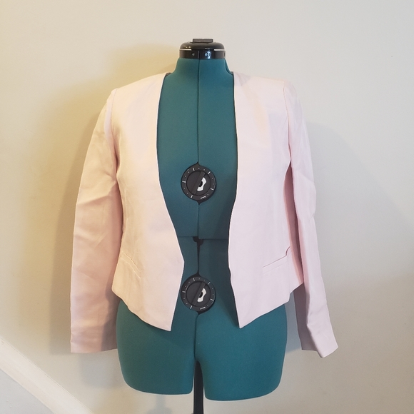 Club Monaco Open Back Cropped Blazer - Picture 3 of 10